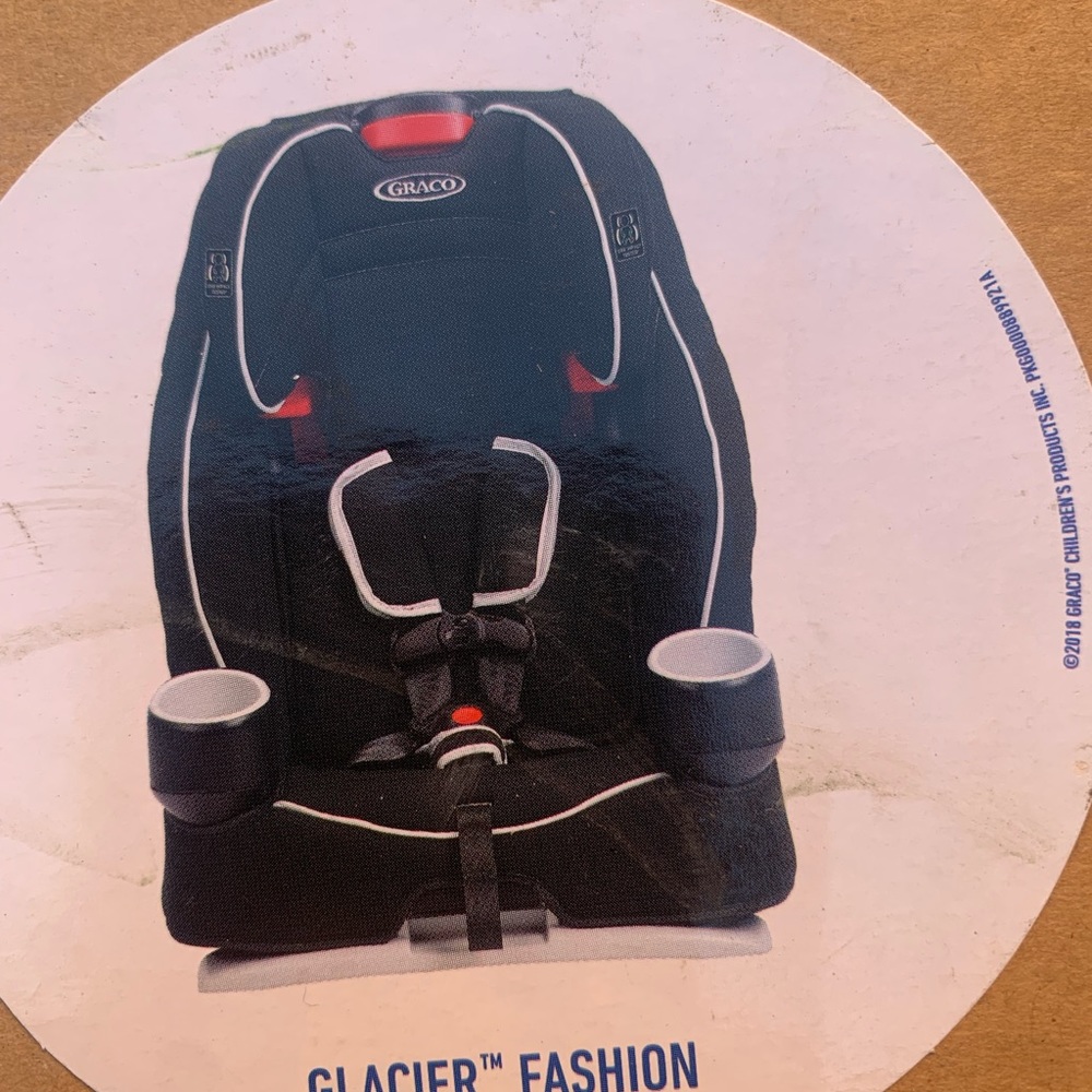 Toddler car seat with black color andGrace brand.